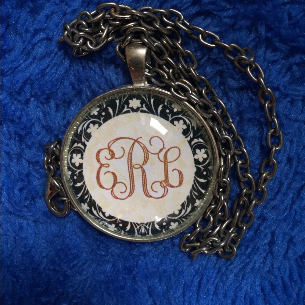 Monogram Pendant “ELR”